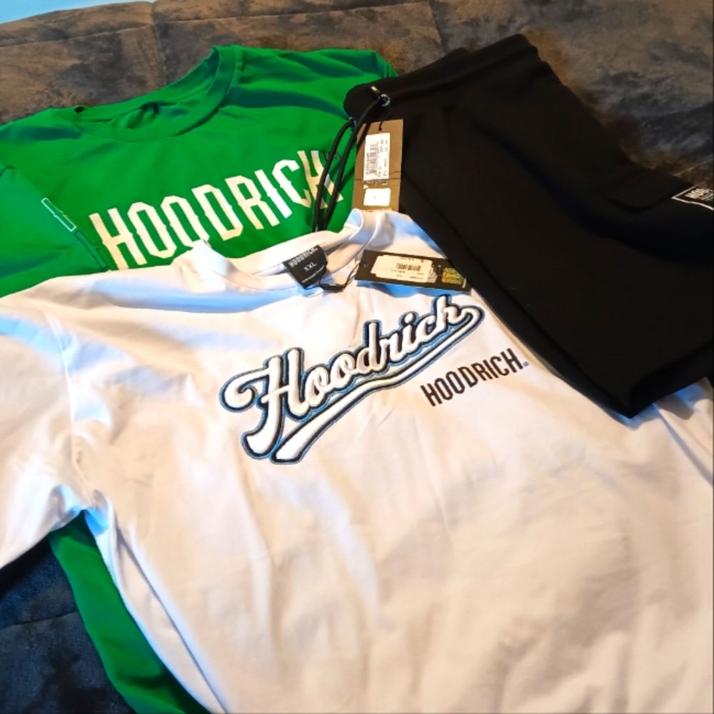 HOODRICH 2 T Shirts XXL and 2 Short XL Bundle White Green Black Red